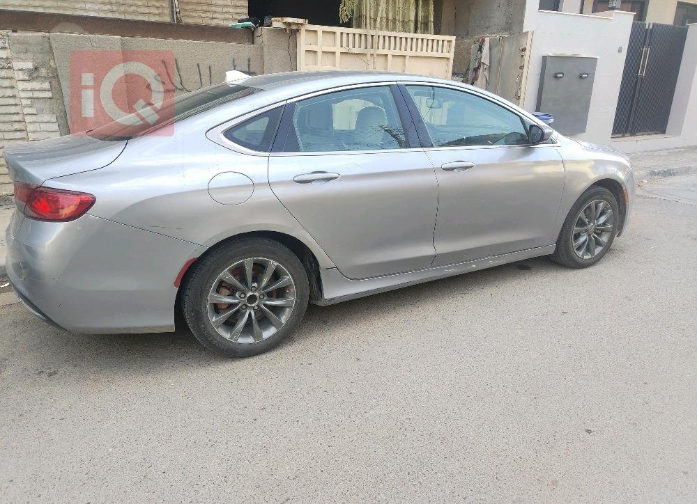 كرايسلر 200